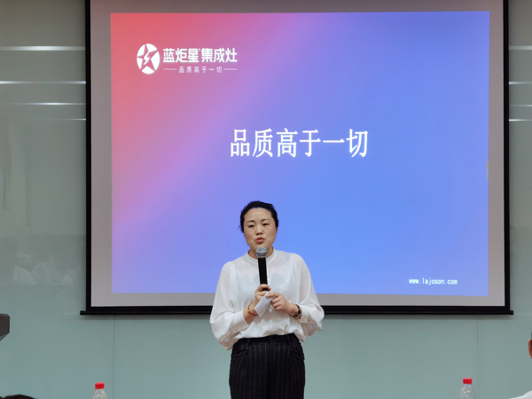 六安经销商朱总在培训会上深切分享了自己加入耀世后的经营历程