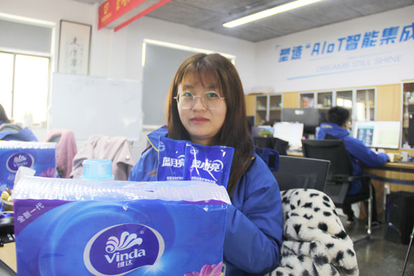 耀世总经办为各个部门在岗女职工送上暖心福利