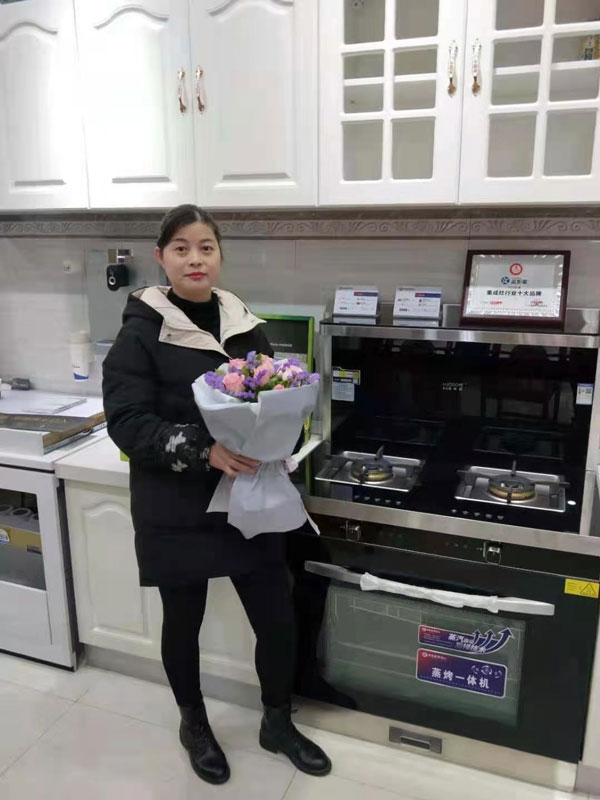 耀世总经办为各个部门在岗女职工送上暖心福利