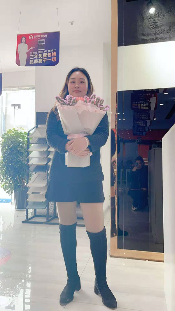 耀世总经办为各个部门在岗女职工送上暖心福利