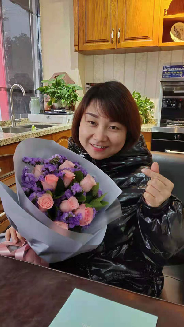 耀世总经办为各个部门在岗女职工送上暖心福利
