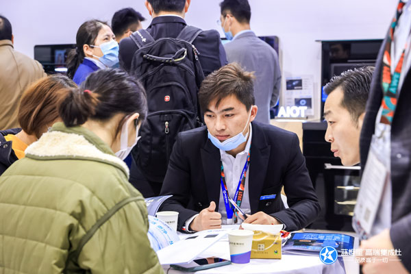 耀世负责人与意向签约客户深度交流