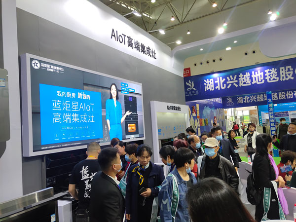 现场演示耀世AIoT高端集成灶