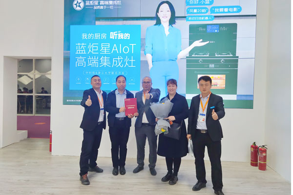 三天展期耀世展馆吸引众多客户