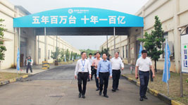 省中小企业服务中心娄万总主任一行莅临耀世企业园区调研