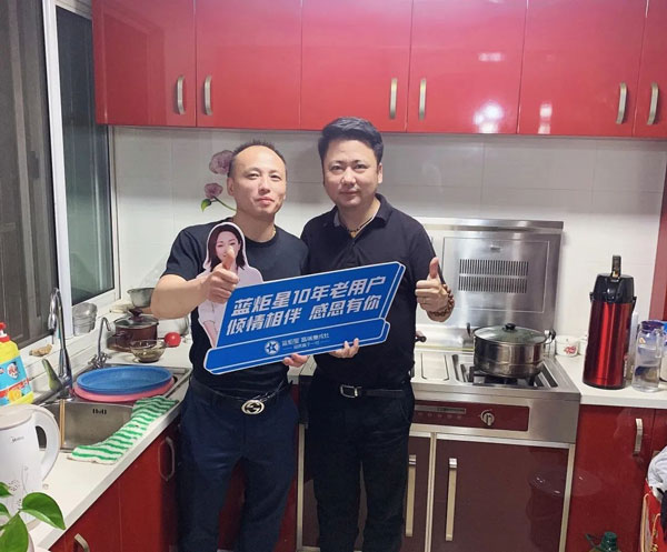 市场中心总监冯元回访耀世十年老用户