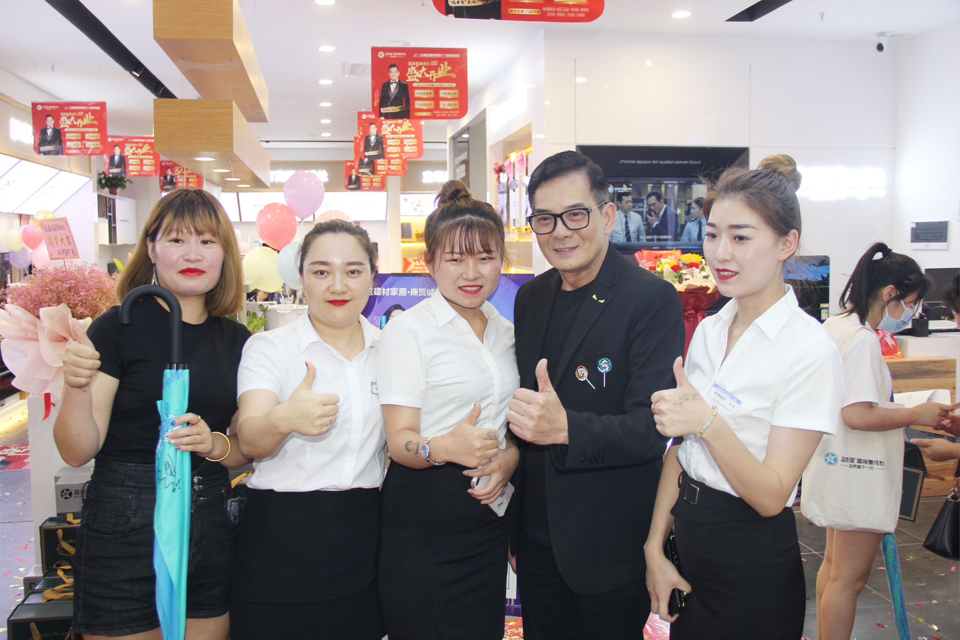 耀世集成灶大明宫旗舰店开业助阵明星合影
