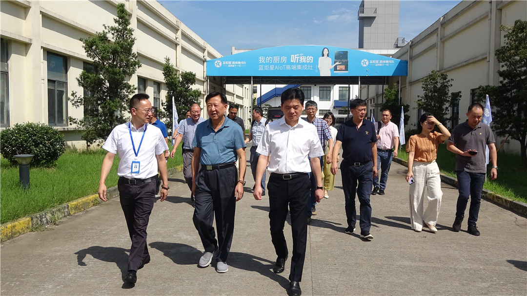 参观耀世集成灶工厂
