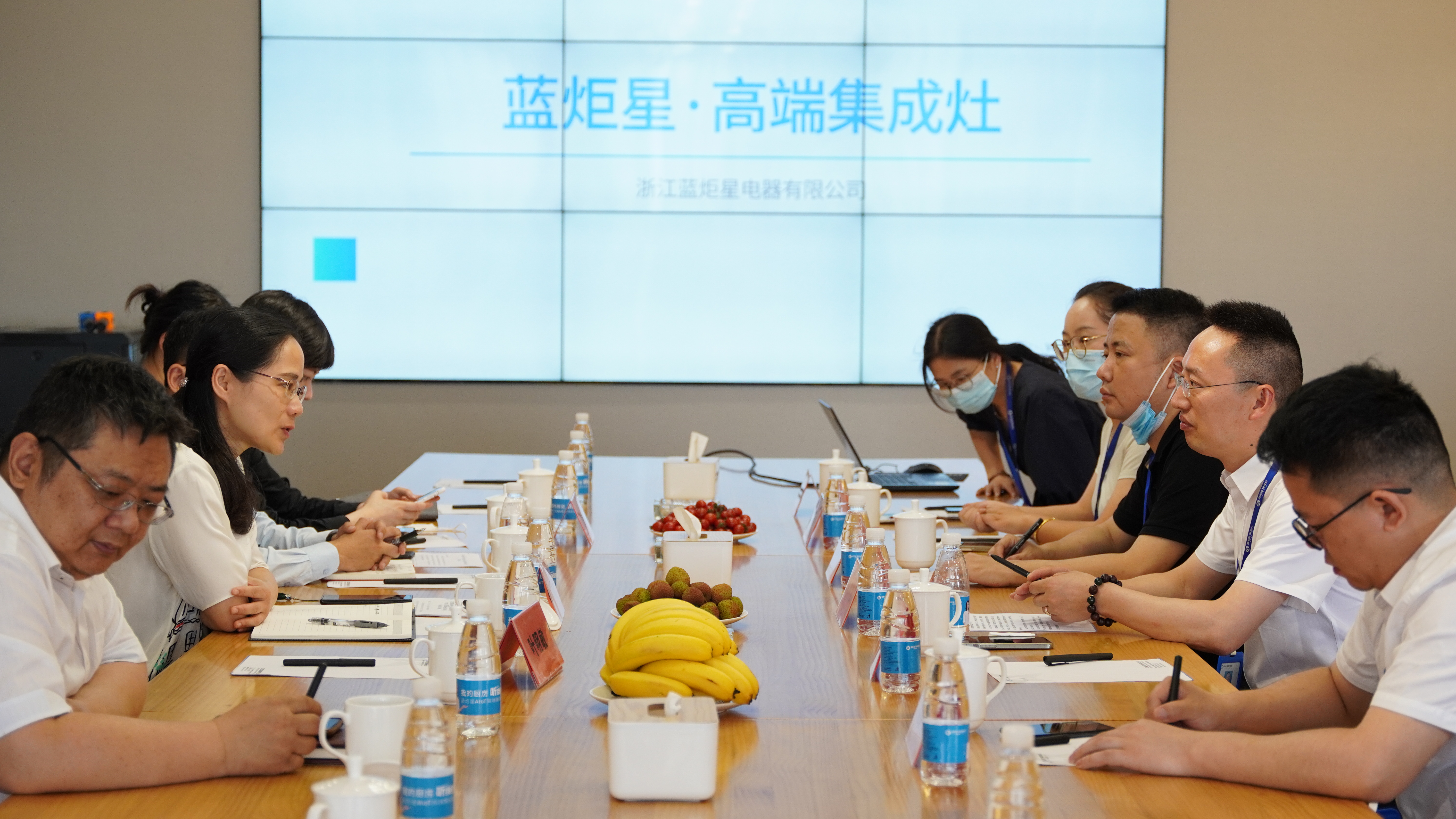 耀世集成灶座谈会